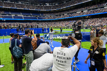 2024-07-27 - Endrick Felipe Moreira de Sousa with Real Madrid jersey seen arriving rounded by photographers at his presentation at Estadio Santiago Bernabeu on July 27, 2024 in Madrid, Spain. - REAL MADRID UNVEILS NEW SIGNING ENDRICK - OTHER - SOCCER