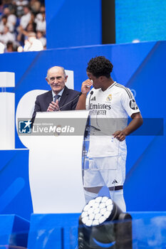 2024-07-27 - Endrick Felipe Moreira de Sousa gets emotional during his presentation at Estadio Santiago Bernabeu on July 27, 2024 in Madrid, Spain. - REAL MADRID UNVEILS NEW SIGNING ENDRICK - OTHER - SOCCER