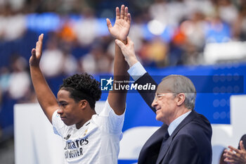 2024-07-27 - Endrick Felipe Moreira de Sousa (L) poses for photos with Real Madrid jersey during his presentation with Florentino Perez (R), president of Real Madrid, at Estadio Santiago Bernabeu on July 27, 2024 in Madrid, Spain. - REAL MADRID UNVEILS NEW SIGNING ENDRICK - OTHER - SOCCER