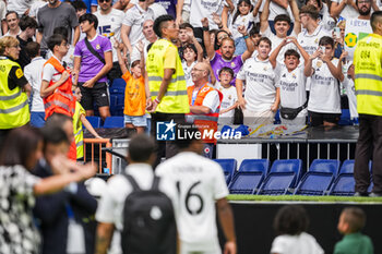 2024-07-27 - Real Madrid fans seen during the presentation of Endrick Felipe as new player of Real Madrid at Estadio Santiago Bernabeu on July 27, 2024 in Madrid, Spain. - REAL MADRID UNVEILS NEW SIGNING ENDRICK - OTHER - SOCCER