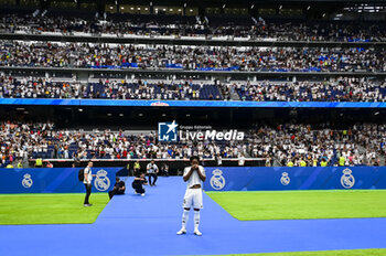 2024-07-27 - Endrick Felipe Moreira de Sousa poses for photos with Real Madrid jersey during his presentation at Estadio Santiago Bernabeu on July 27, 2024 in Madrid, Spain. - REAL MADRID UNVEILS NEW SIGNING ENDRICK - OTHER - SOCCER