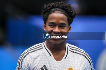 2024-07-27 - Endrick Felipe Moreira de Sousa poses for photos with Real Madrid jersey during his presentation at Estadio Santiago Bernabeu on July 27, 2024 in Madrid, Spain. - REAL MADRID UNVEILS NEW SIGNING ENDRICK - OTHER - SOCCER