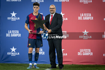 2024-08-12 - Pau Victor (FC Barcelona) with his individual trophy during a Joan Gamper Trophy at Estadi Olimpic Lluis Companys in Barcelona, Spain, on August 12 2024. Photo by Felipe Mondino - TROFEU JOAN GAMPER: FC BARCELONA - AS MONACO - OTHER - SOCCER