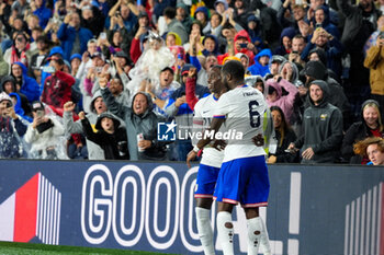 2024-11-18 - United States midfielder Yunus Musah (6) congratulates forward Tim Weah (21) after a 56th minute goal - CONCACAF NATIONS LEAGUE - USA VS JAMAICA - OTHER - SOCCER