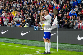 2024-11-18 - United States forward Christian Pulisic (10) prepares to take a corner kick - CONCACAF NATIONS LEAGUE - USA VS JAMAICA - OTHER - SOCCER