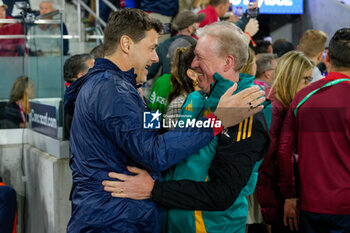 2024-11-18 - United States head coach Mauricio Pochettino (left) shares a few moments with Jamaica head coach Steve McClaren - CONCACAF NATIONS LEAGUE - USA VS JAMAICA - OTHER - SOCCER