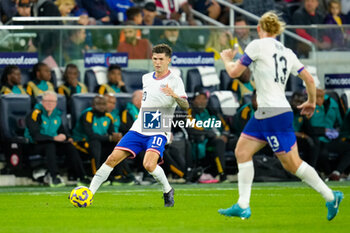 2024-11-18 - United States forward Christian Pulisic (10) passes the ball - CONCACAF NATIONS LEAGUE - USA VS JAMAICA - OTHER - SOCCER