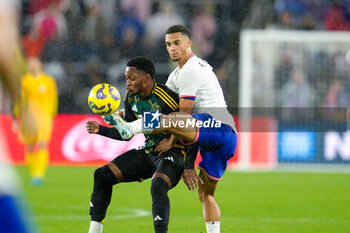 2024-11-18 - United States defender Antonee Robinson (5) works against Jamaica forward Renaldo Cephas (20) - CONCACAF NATIONS LEAGUE - USA VS JAMAICA - OTHER - SOCCER