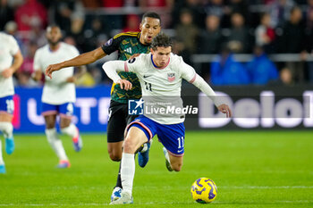 2024-11-18 - United States midfielder Brenden Aaronson (11) works against Jamaica midfielder Isaac Hayden (14) - CONCACAF NATIONS LEAGUE - USA VS JAMAICA - OTHER - SOCCER