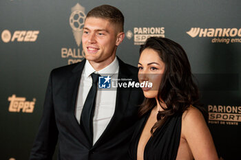 2024-10-28 - Artem Dovbyk and his wife Yuliia Dovbyk during the red carpet ceremony of the Ballon d'Or (Golden Ball) France Football 2024 on 28 October 2024 at Theatre du Chatelet in Paris, France - FOOTBALL - BALLON D'OR 2024 - RED CARPET CEREMONY - OTHER - SOCCER