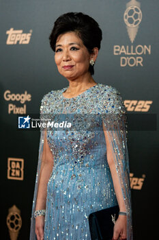 2024-10-28 - Michele Kang during the red carpet ceremony of the Ballon d'Or (Golden Ball) France Football 2024 on 28 October 2024 at Theatre du Chatelet in Paris, France - FOOTBALL - BALLON D'OR 2024 - RED CARPET CEREMONY - OTHER - SOCCER