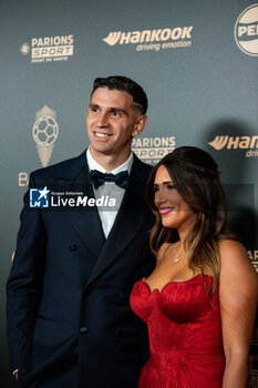 2024-10-28 - Emiliano Martinez and his wife Mandinha Martinez during the red carpet ceremony of the Ballon d'Or (Golden Ball) France Football 2024 on 28 October 2024 at Theatre du Chatelet in Paris, France - FOOTBALL - BALLON D'OR 2024 - RED CARPET CEREMONY - OTHER - SOCCER