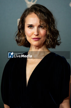 2024-10-28 - Natalie Portman during the red carpet ceremony of the Ballon d'Or (Golden Ball) France Football 2024 on 28 October 2024 at Theatre du Chatelet in Paris, France - FOOTBALL - BALLON D'OR 2024 - RED CARPET CEREMONY - OTHER - SOCCER