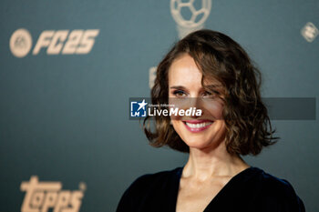 2024-10-28 - Natalie Portman during the red carpet ceremony of the Ballon d'Or (Golden Ball) France Football 2024 on 28 October 2024 at Theatre du Chatelet in Paris, France - FOOTBALL - BALLON D'OR 2024 - RED CARPET CEREMONY - OTHER - SOCCER