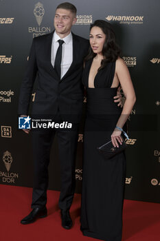 2024-10-28 - Artem Dovbyk and Yuliia Dovbyk attend the 68th Ballon D'Or France Football 2024 photocall on October 28, 2024 at Theatre du Chatelet in Paris, France - FOOTBALL - BALLON D'OR 2024 - OTHER - SOCCER