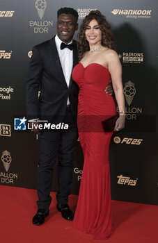 2024-10-28 - Clarence Seedorf and Sophia Makramati attend the 68th Ballon D'Or France Football 2024 photocall on October 28, 2024 at Theatre du Chatelet in Paris, France - FOOTBALL - BALLON D'OR 2024 - OTHER - SOCCER