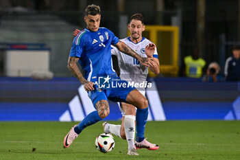 2024-06-09 - Italy's forward Gianluca Scamacca against Bosnia and Herzegovina's defender Nikola Katic - ITALY VS BOSNIA - FRIENDLY MATCH - SOCCER