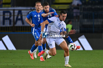 2024-06-09 - Italy's midfielder Jorginho against Bosnia and Herzegovina's midfielder Dario Saric - ITALY VS BOSNIA - FRIENDLY MATCH - SOCCER