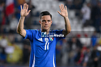 2024-06-09 - Italy's forward Giacomo Raspadori greets the supporters - ITALY VS BOSNIA - FRIENDLY MATCH - SOCCER