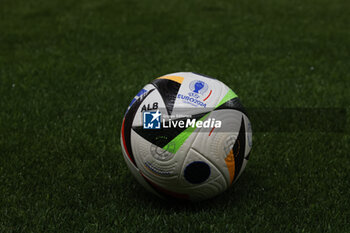2024-03-22 - Official match ball during the friendly football match between the national team of Albania and and Chile, on 23 March 2023 at Ennio Tardini Stadium in Parma, Italy. Photo Nderim KACELI - ALBANIA VS CHILE - FRIENDLY MATCH - SOCCER