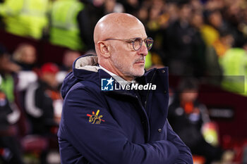 2024-03-22 - Spain coach Luis de la Fuente during the International Friendly football match between Spain and Colombia on 22 March 2024 at the London Stadium in London, England - FOOTBALL - FRIENDLY GAME - SPAIN V COLOMBIA - FRIENDLY MATCH - SOCCER