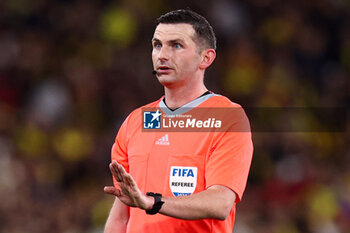 2024-03-22 - Referee Michael Oliver during the International Friendly football match between Spain and Colombia on 22 March 2024 at the London Stadium in London, England - FOOTBALL - FRIENDLY GAME - SPAIN V COLOMBIA - FRIENDLY MATCH - SOCCER