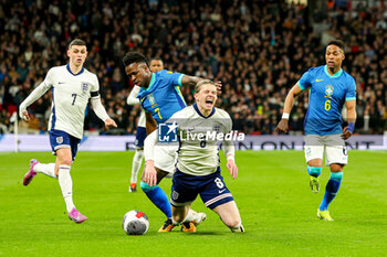 2024-03-24 - Vinicius Junior of Brazil brings down Conor Gallagher (8) of England during the International Friendly football match between England and Brazil on 23 March 2024 at Wembley Stadium in London, England - FOOTBALL - FRIENDLY GAME - ENGLAND V BRAZIL - FRIENDLY MATCH - SOCCER