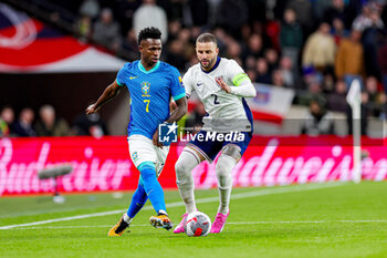 2024-03-24 - Vinicius Junior of Brazil and Kyle Walker (2) of England during the International Friendly football match between England and Brazil on 23 March 2024 at Wembley Stadium in London, England - FOOTBALL - FRIENDLY GAME - ENGLAND V BRAZIL - FRIENDLY MATCH - SOCCER