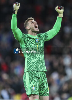 2024-03-23 - Brazil goalkeeper Bento celebrates his sides goal 0-1 during the International Friendly football match between England and Brazil on 23 March 2024 at Wembley Stadium in London, England - FOOTBALL - FRIENDLY GAME - ENGLAND V BRAZIL - FRIENDLY MATCH - SOCCER