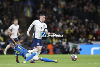 2024-03-23 - Phil Foden of England and Wendell of Brazil during the International Friendly football match between England and Brazil on 23 March 2024 at Wembley Stadium in London, England - FOOTBALL - FRIENDLY GAME - ENGLAND V BRAZIL - FRIENDLY MATCH - SOCCER