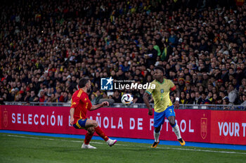 2024-03-26 - Vinicius Junior of Brazil (R) in action with the ball against Daniel Carvajal of Spain (L) during the friendly football match among the national teams of Spain and Brazil at Estadio Santiago Bernabeu, Madrid. - SPAIN VS BRAZIL - FRIENDLY MATCH - SOCCER