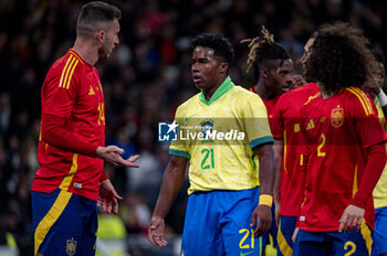 2024-03-26 - Aymeric Laporte of Spain (R) argues with Endrick De Sousa of Brazil (L) during the friendly football match among the national teams of Spain and Brazil at Estadio Santiago Bernabeu, Madrid. - SPAIN VS BRAZIL - FRIENDLY MATCH - SOCCER