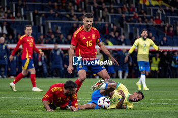 2024-03-26 - Daniel Carvajal of Spain (L) causes a foul on Wenderson Galeno of Brazil (R) during the friendly football match among the national teams of Spain and Brazil at Estadio Santiago Bernabeu, Madrid. - SPAIN VS BRAZIL - FRIENDLY MATCH - SOCCER