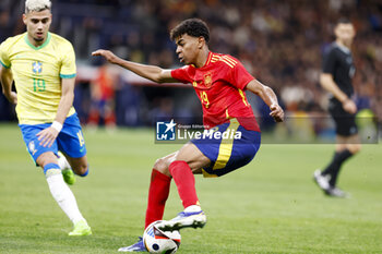 2024-03-26 - Lamine Yamal of Spain during the International friendly football match between Spain and Brazil on March 26, 2024 at Santiago Bernabeu stadium in Madrid, Spain - FOOTBALL - FRIENDLY GAME - SPAIN V BRAZIL - FRIENDLY MATCH - SOCCER