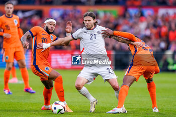 2024-06-10 - Arnór Ingvi Traustason of Iceland battles for the ball with Memphis Depay of Netherlands and Denzel Dumfries of Netherlands during the International Friendly football match between Netherlands and Iceland on June 10, 2024 at Stadion Feijenoord de Kuip in Rotterdam, Netherlands - FOOTBALL - FRIENDLY GAME - NETHERLANDS V ICELAND - FRIENDLY MATCH - SOCCER