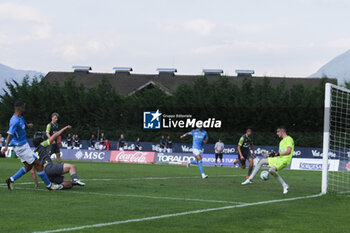 2024-07-16 - Napoli's Italian defender Leonardo Spinazzola scores against anauune goalkeeper Alessio Gionta during friendly match SSC Napoli Anaune val di Non SSC Napoli's 2024-25 preseason training camp in val di sole in Trentino, Dimaro Folgarida

 - NAPOLI VS ANAUNE VAL DI NON - FRIENDLY MATCH - SOCCER