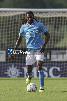 2024-07-16 - Napoli's Cameroonian midfielder Andre Frank Zambo Anguissa controls the ball during friendly match SSC Napoli Anaune val di Non SSC Napoli's 2024-25 preseason training camp in val di sole in Trentino, Dimaro Folgarida

 - NAPOLI VS ANAUNE VAL DI NON - FRIENDLY MATCH - SOCCER