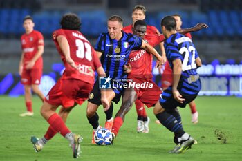 2024-08-02 - Davide Frattesi (Inter) thwarted by Idrissa Toure' (Pisa) - PISA SC VS INTER - FC INTERNAZIONALE - FRIENDLY MATCH - SOCCER