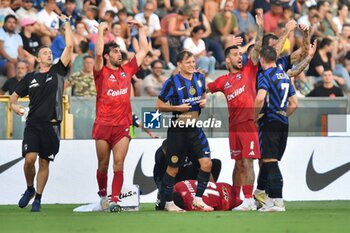 2024-08-02 - The players call the doctors to help Tomas Esteves (Pisa) after injury - PISA SC VS INTER - FC INTERNAZIONALE - FRIENDLY MATCH - SOCCER