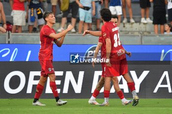 2024-08-02 - Gabriele Piccinini (Pisa) celebrates with his teammates - PISA SC VS INTER - FC INTERNAZIONALE - FRIENDLY MATCH - SOCCER