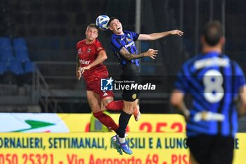 2024-08-02 - Head tackle by Nicholas Bonfanti (Pisa) and Alessandro Bastoni (Inter) - PISA SC VS INTER - FC INTERNAZIONALE - FRIENDLY MATCH - SOCCER