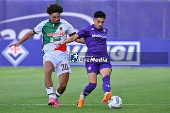 2024-07-19 - ACF Fiorentina's defender Fabiano Parisi against AC Reggiana's midfielder Antonio Vergara - ACF FIORENTINA VS AC REGGIANA - FRIENDLY MATCH - SOCCER