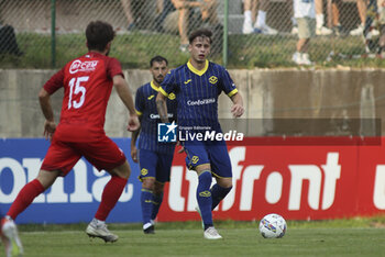 2024-07-17 - Davide Bragantini of Hellas Verona during Hellas Verona FC vs Top 22 Dilettanti Verona, 1° Test Match, at Centro Sportivo 'La Pineta' on Folgaria (TN), on July 17, 2024. - HELLAS VERONA FC VS TOP 22 DILETTANTI VERONA - FRIENDLY MATCH - SOCCER