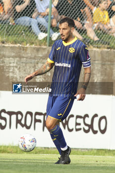 2024-07-17 - Federico Ceccerini of Hellas Verona play the ball during Hellas Verona FC vs Top 22 Dilettanti Verona, 1° Test Match, at Centro Sportivo 'La Pineta' on Folgaria (TN), on July 17, 2024. - HELLAS VERONA FC VS TOP 22 DILETTANTI VERONA - FRIENDLY MATCH - SOCCER