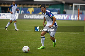 2024-07-24 - Davide De Batttisti of Hellas Verona play the ball during Hellas Verona FC vs Virtus Verona FC, 3° Test Match, at Centro Sportivo 'La Pineta' on Folgaria (TN), on July 24, 2024. - HELLAS VERONA FC VS VIRTUS VERONA - FRIENDLY MATCH - SOCCER