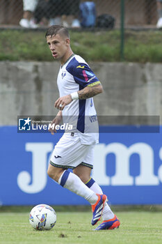 2024-07-24 - Tomas Suslov of Hellas Verona play the ball during Hellas Verona FC vs Virtus Verona FC, 3° Test Match, at Centro Sportivo 'La Pineta' on Folgaria (TN), on July 24, 2024. - HELLAS VERONA FC VS VIRTUS VERONA - FRIENDLY MATCH - SOCCER