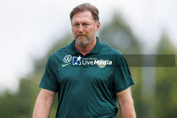 2024-07-24 - Head coach Ralph Hasenhüttl (VfL Wolfsburg) during the Friendly football match between VfL Wolfsburg and LOSC Lille on 24 July 2024 at Jahnstadion in Rheda-Wiedenbrück, Germany - FOOTBALL - FRIENDLY GAME - WOLFSBURG V LILLE - FRIENDLY MATCH - SOCCER