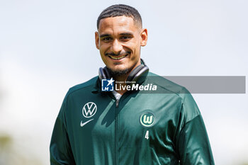 2024-07-24 - Maxence Lacroix (VfL Wolfsburg) before the Friendly football match between VfL Wolfsburg and LOSC Lille on 24 July 2024 at Jahnstadion in Rheda-Wiedenbrück, Germany - FOOTBALL - FRIENDLY GAME - WOLFSBURG V LILLE - FRIENDLY MATCH - SOCCER