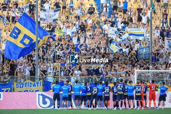 2024-08-04 - Parma Calcio team greets the fans at the end of the game - PARMA CALCIO VS ATALANTA BC - FRIENDLY MATCH - SOCCER