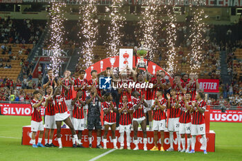 2024-08-13 - milan team put in the sky of Milano the cup of vTrofeo Berlusconi at the end of AC Milan vs AC Monza , 2° edition of 